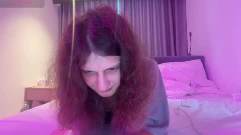 Snapshot of alicepinkhead chatting on May 21, 8:21 am AlicePinkhead online show from May 21, 8:21 am