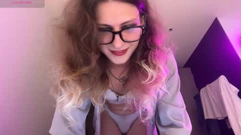 Snapshot of alicepinkhead chatting on June 1, 9:55 am AlicePinkhead online show from June 1, 9:55 am