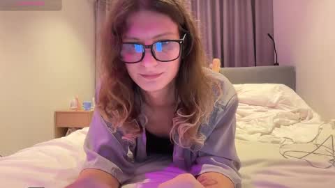 Snapshot of alicepinkhead chatting on June 2, 10:28 am AlicePinkhead online show from June 2, 10:28 am