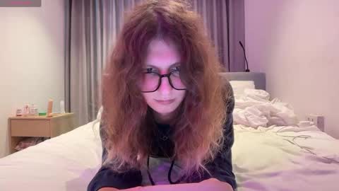 Snapshot of alicepinkhead chatting on June 8, 9:20 am AlicePinkhead online show from June 8, 9:20 am