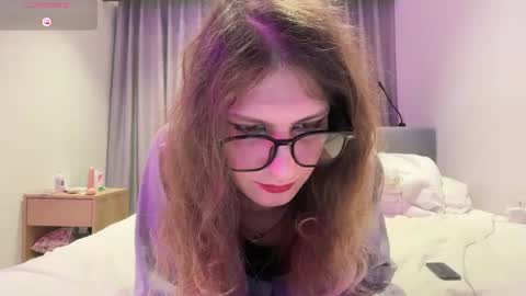 Snapshot of alicepinkhead chatting on June 26, 9:03 am AlicePinkhead online show from June 26, 9:03 am