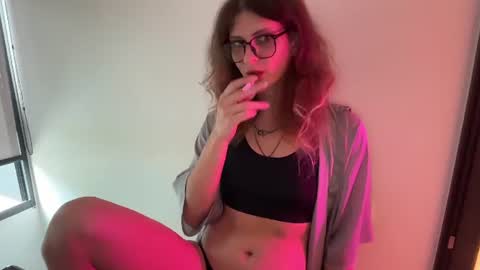Snapshot of alicepinkhead chatting on June 29, 10:15 am AlicePinkhead online show from June 29, 10:15 am