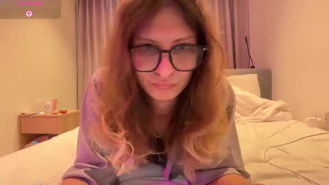 Snapshot of alicepinkhead chatting on July 9, 9:46 am AlicePinkhead online show from July 9, 9:46 am