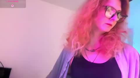 Snapshot of alicepinkhead chatting on July 24, 9:07 am AlicePinkhead online show from July 24, 9:07 am