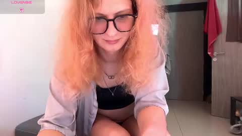 Snapshot of alicepinkhead chatting on August 3, 9:04 am AlicePinkhead online show from August 3, 9:04 am