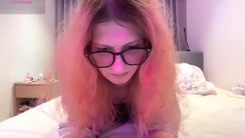 Snapshot of alicepinkhead chatting on August 4, 9:01 am AlicePinkhead online show from August 4, 9:01 am