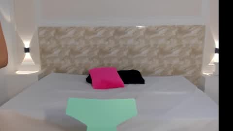 Snapshot of aliceross1 chatting on November 22, 8:19 pm AliceRoss online show from November 22, 8:19 pm