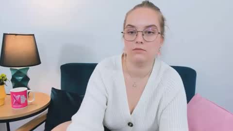 alicesensitive online show from September 18, 11:01 am