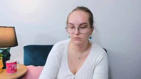 alicesensitive online show from September 19, 11:00 am