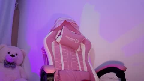 Snapshot of alicesimpson1 chatting on December 1, 2:38 am alice online show from December 1, 2:38 am