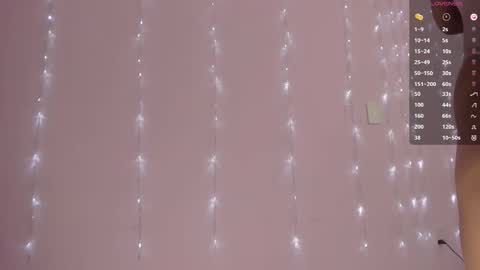 Snapshot of alicestark2 chatting on November 27, 1:35 pm online show from November 27, 1:35 pm