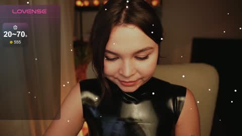 Snapshot of alicesweetlove chatting on December 26, 7:24 am Alice online show from December 26, 7:24 am