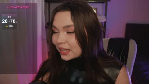 Snapshot of alicesweetlove chatting on February 16, 8:22 pm Alice online show from February 16, 8:22 pm