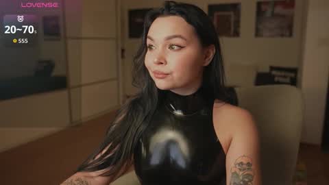 Snapshot of alicesweetlove chatting on November 4, 12:21 am Alice online show from November 4, 12:21 am