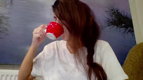 Snapshot of alicetailorrr chatting on June 3, 6:46 pm AliceTailorrr online show from June 3, 6:46 pm