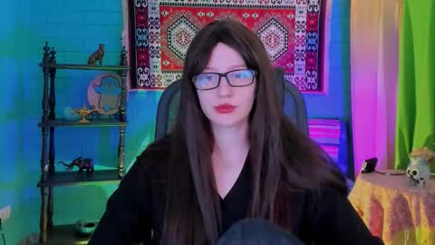 alicewelch_ online show from October 19, 8:15 am