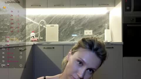 Snapshot of alicewonders_ chatting on May 23, 7:40 pm Alice online show from May 23, 7:40 pm