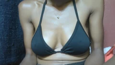 alicia253177 online show from March 12, 4:46 pm