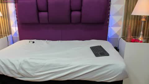 Snapshot of alicia_blake_ chatting on November 17, 4:46 pm Alicia online show from November 17, 4:46 pm