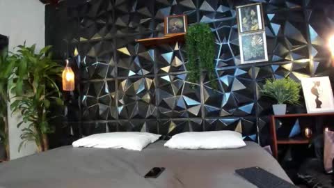 Alicia online show from March 17, 12:30 pm