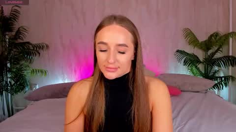 Mia online show from September 29, 1:22 am