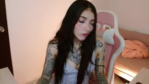 Snapshot of alicia_key_ chatting on May 29, 6:33 am ALICIA online show from May 29, 6:33 am