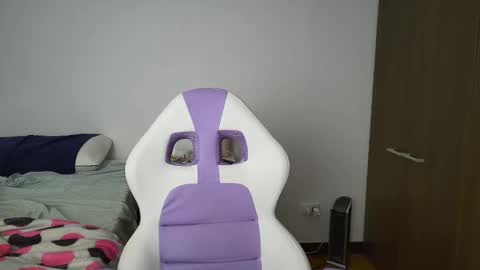 Snapshot of alicia_love29 chatting on December 20, 10:43 pm Alice online show from December 20, 10:43 pm