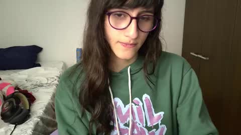 Snapshot of alicia_love29 chatting on December 29, 1:13 am Alice online show from December 29, 1:13 am