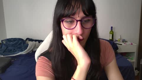 Snapshot of alicia_love29 chatting on February 16, 9:59 pm Alice online show from February 16, 9:59 pm