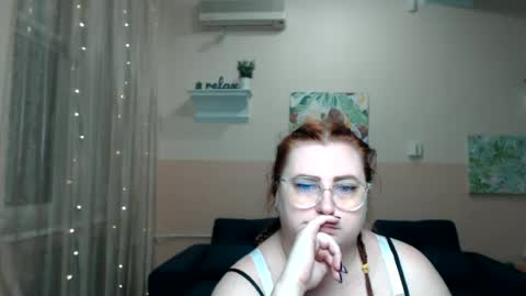 Snapshot of alicia_side_red chatting on June 27, 6:07 am Alicia online show from June 27, 6:07 am