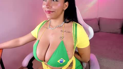 Snapshot of alicia_summer_ chatting on June 14, 3:41 am alicia_summer_ online show from June 14, 3:41 am