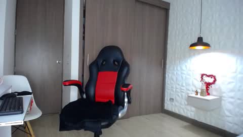 Snapshot of alicia_wonder_dl chatting on February 7, 12:28 pm Ali online show from February 7, 12:28 pm