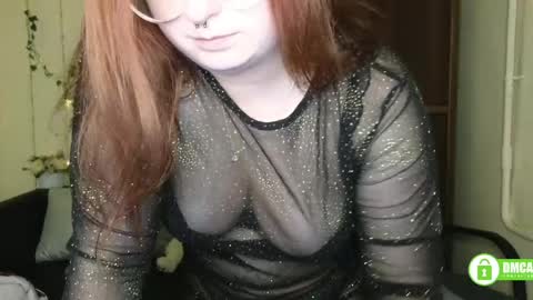 Snapshot of aliciaaared_kis chatting on May 13, 6:22 am Alicia online show from May 13, 6:22 am