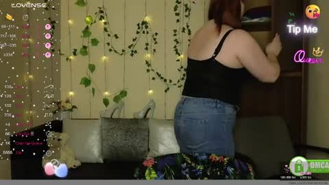Snapshot of aliciaaared_kis chatting on May 25, 5:24 am Alicia online show from May 25, 5:24 am