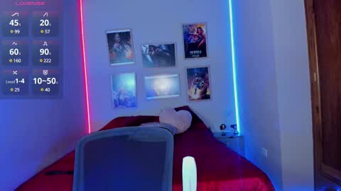 Snapshot of aliciaballard chatting on December 4, 10:08 pm Jennyfer online show from December 4, 10:08 pm