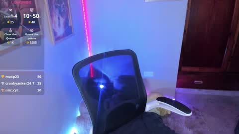 Snapshot of aliciaballard chatting on December 14, 10:28 pm Jennyfer online show from December 14, 10:28 pm