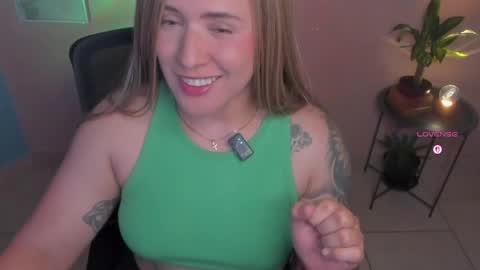 Snapshot of aliciaballard chatting on May 21, 8:05 pm Jennyfer online show from May 21, 8:05 pm