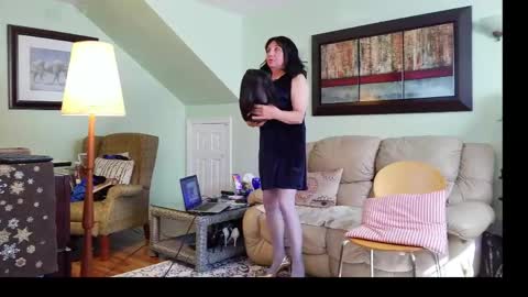 Snapshot of aliciadehart181 chatting on May 28, 9:01 pm Alicia deHart Help me reach 1000 Followers. Its FREE online show from May 28, 9:01 pm