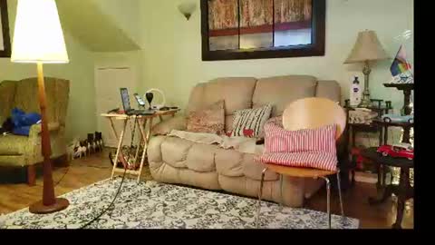Snapshot of aliciadehart181 chatting on July 2, 11:00 pm Alicia deHart Help me reach 1000 Followers. Its FREE online show from July 2, 11:00 pm