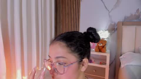 Snapshot of alicialevy chatting on June 27, 10:20 am LUNA online show from June 27, 10:20 am