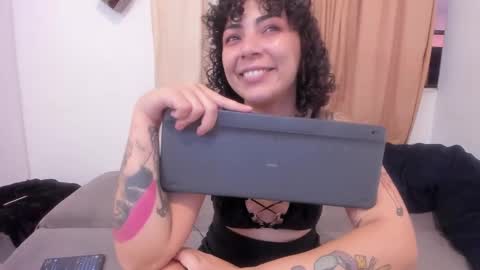 Snapshot of aliciapalmer19 chatting on December 7, 11:12 pm Alis 3 independent model 3 online show from December 7, 11:12 pm