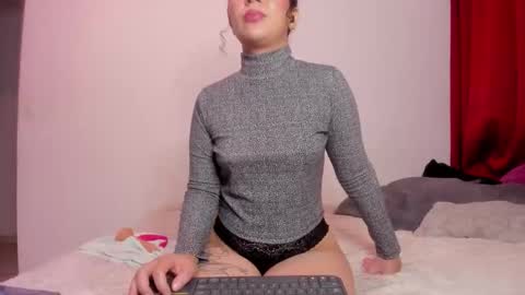 Snapshot of aliciapalmer19 chatting on September 20, 12:33 am Alis 3 independent model 3 online show from September 20, 12:33 am