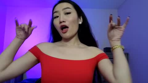 Alicia Hebi online show from October 26, 1:50 pm