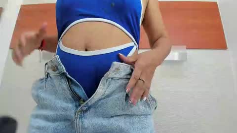 Snapshot of alicie_green chatting on November 4, 2:43 am im tutti online show from November 4, 2:43 am