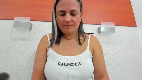 Snapshot of alicie_green chatting on November 18, 2:06 am im tutti online show from November 18, 2:06 am