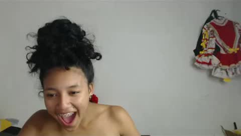 Snapshot of alicie_sexy_hot_20 chatting on February 19, 4:12 am ana online show from February 19, 4:12 am