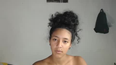 Snapshot of alicie_sexy_hot_20 chatting on March 7, 4:24 am ana online show from March 7, 4:24 am