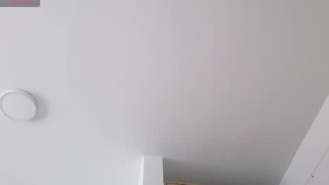 aliciia_23 online show from April 22, 8:21 pm
