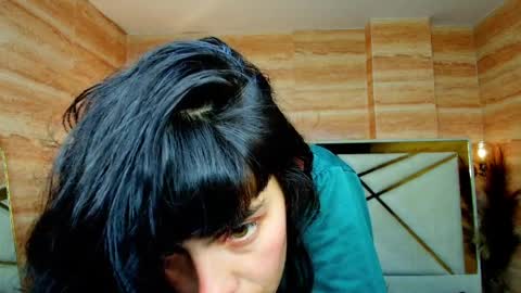 Alie online show from April 6, 7:48 pm