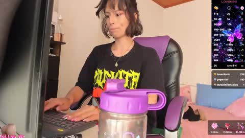 Snapshot of alien_universe chatting on December 6, 4:49 pm Aiko  Independent Model  online show from December 6, 4:49 pm